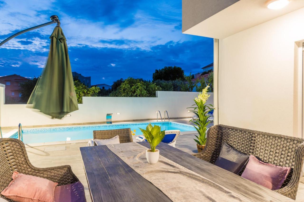 Villa Jana Luxury Apartments ノヴァリャ エクステリア 写真