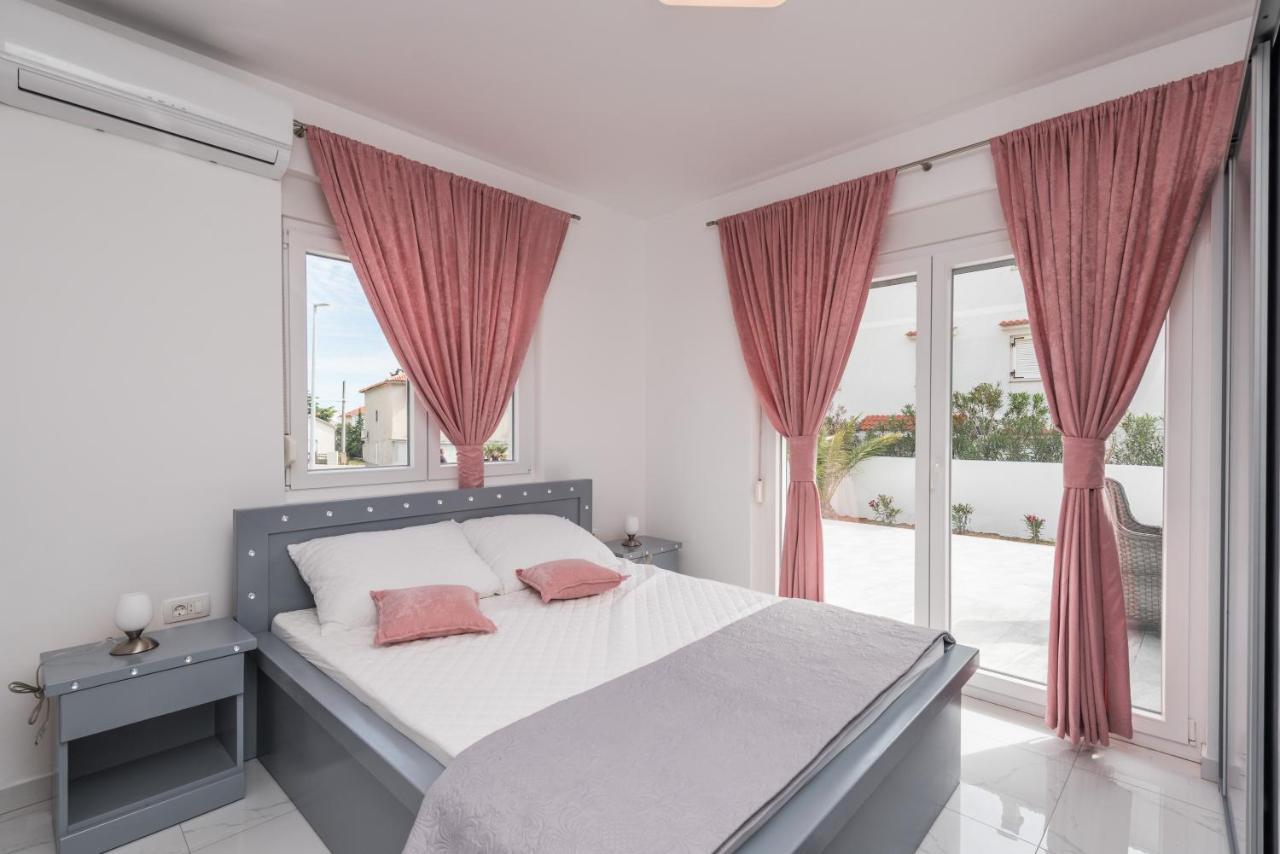 Villa Jana Luxury Apartments ノヴァリャ エクステリア 写真
